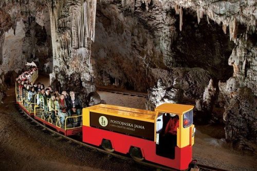 La grotte de Postojna en train